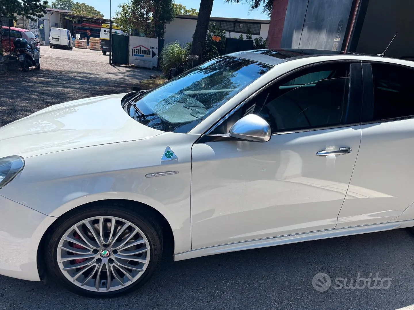 Alfa Romeo Giulietta 2011 photo 2