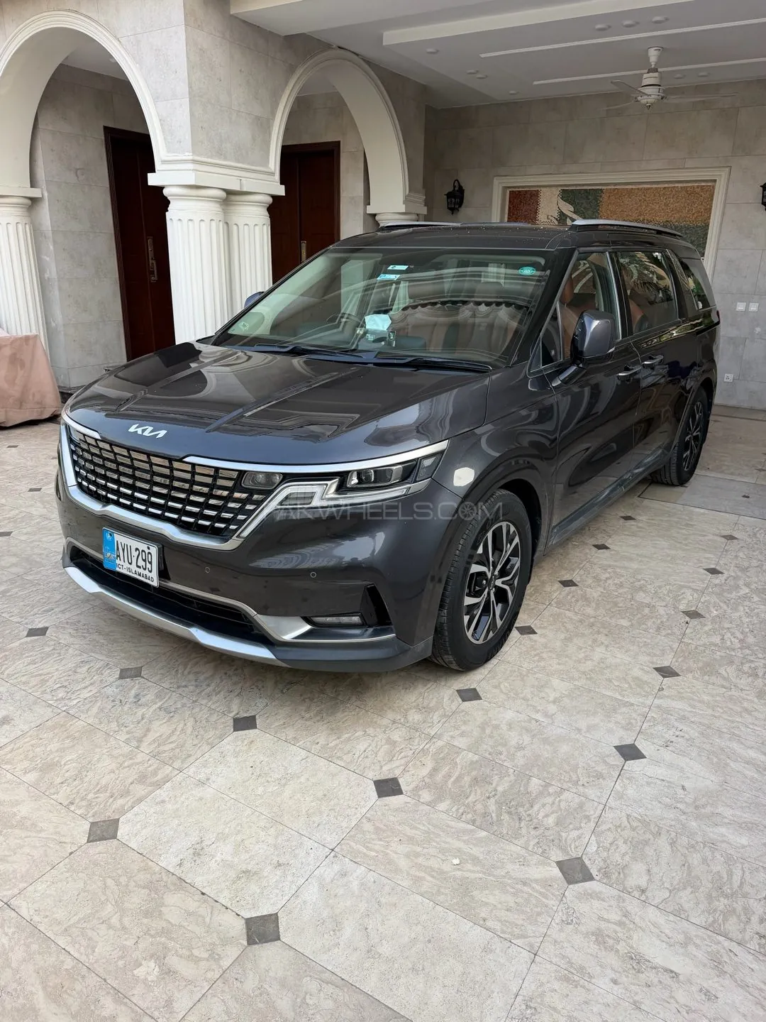 Kia Carnival