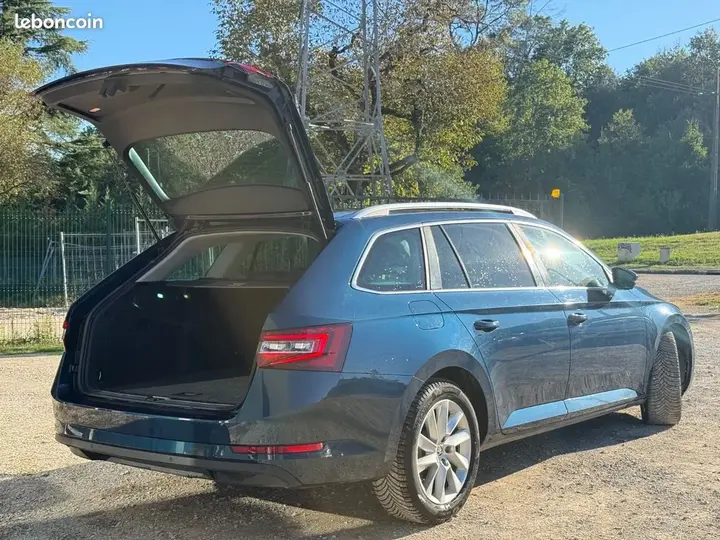 Skoda Superb 2017 photo 4