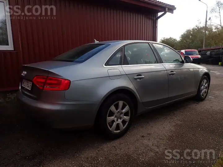Audi A4 2009 photo 2