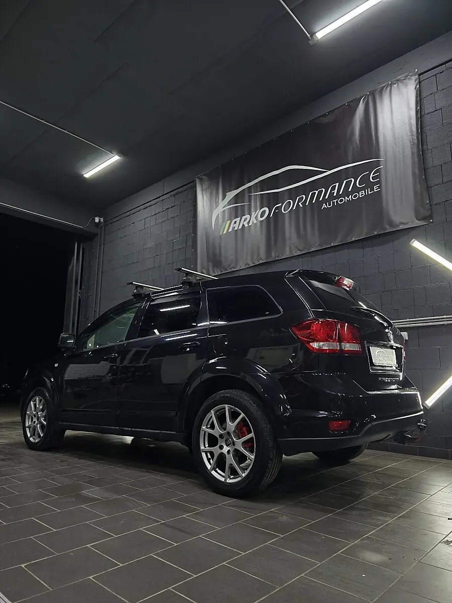Fiat Freemont 2011 photo 2