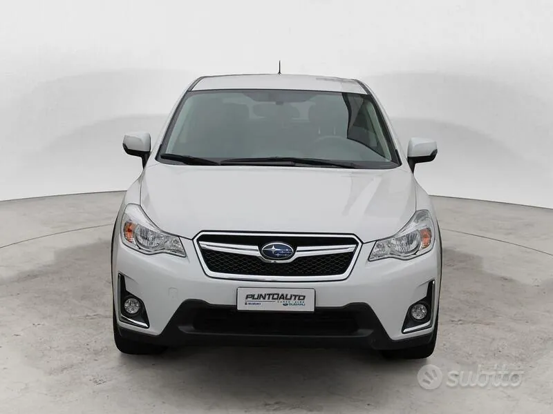 Subaru Xv 2017 photo 2