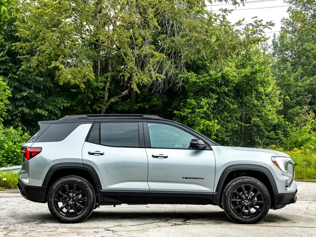 GMC Terrain 2027 photo 3