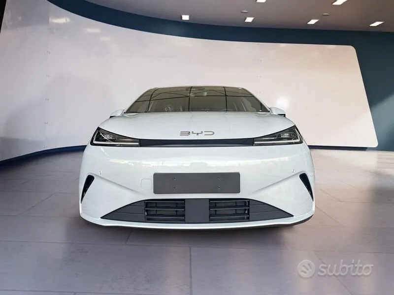 BYD Dolphin 2026 photo 2