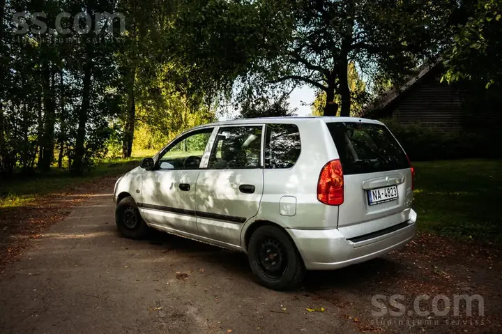 Mitsubishi Space Star 2003 photo 2