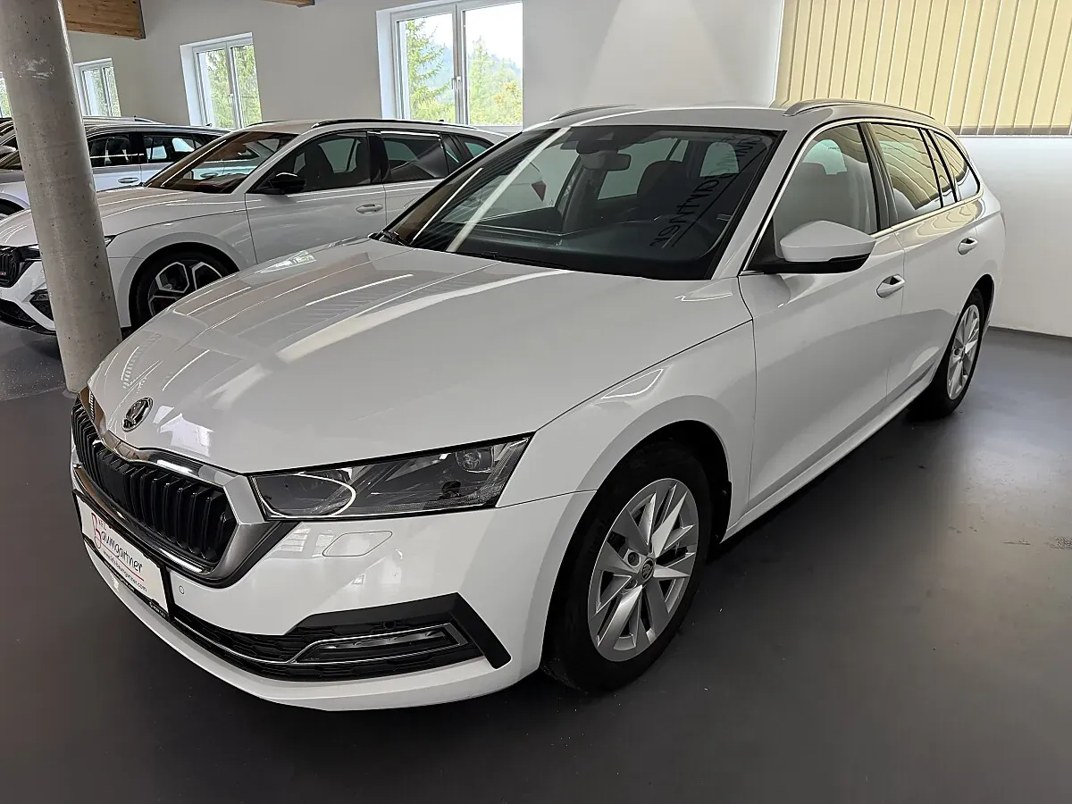 Skoda Octavia 2024 photo 2