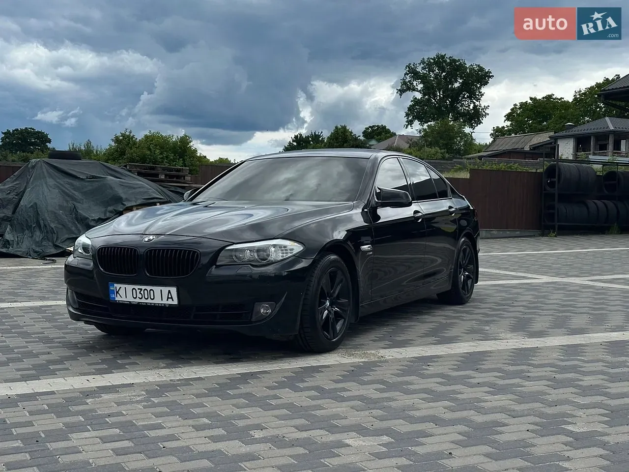 BMW 5 Series 2012 photo 2