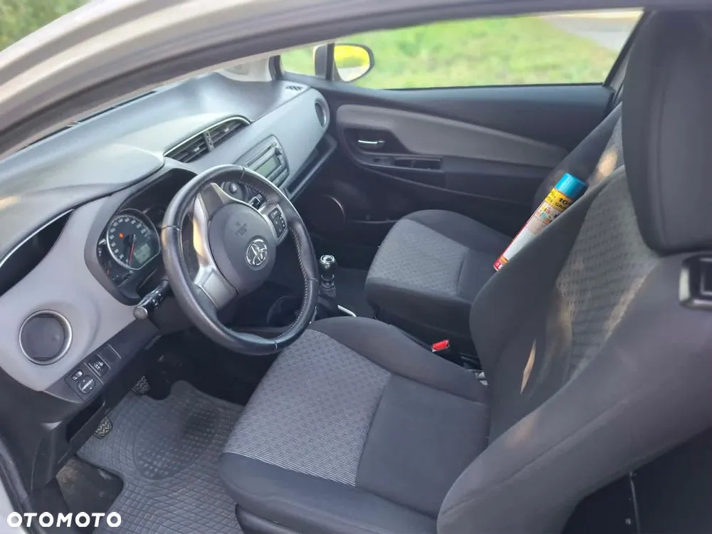 Toyota Yaris 2015 photo 5