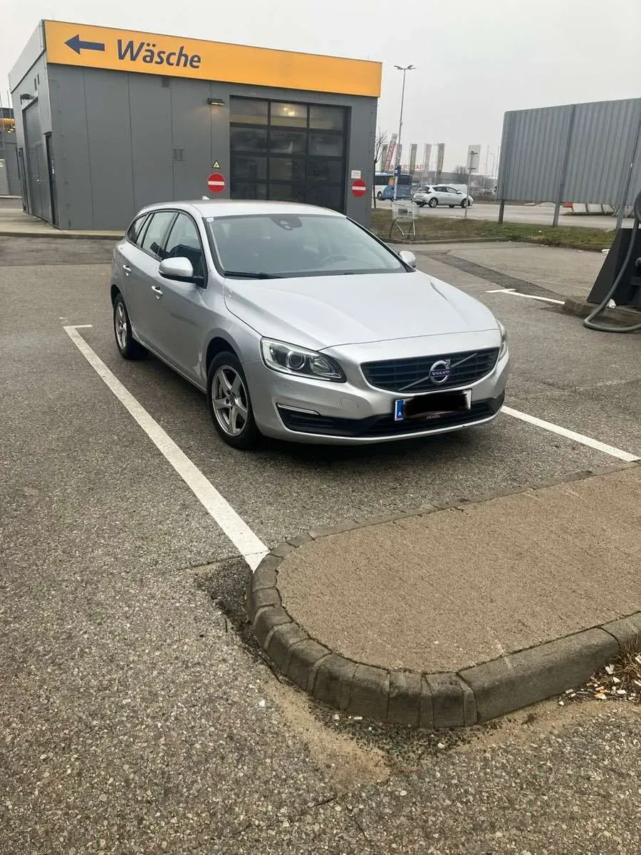 Volvo V60 2016 photo 2