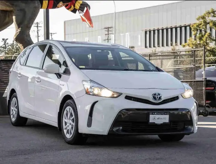 Toyota Prius V