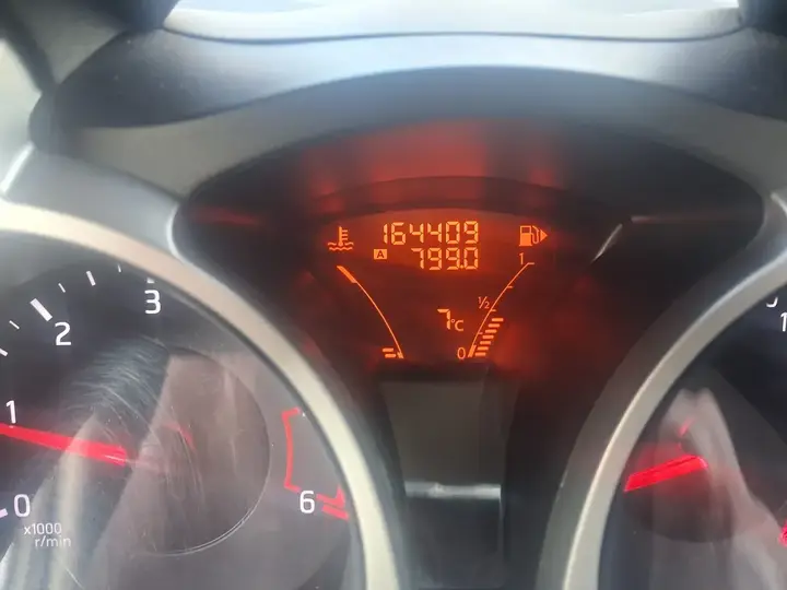 Nissan Juke 2011 photo 3