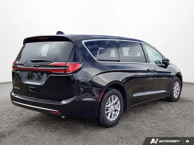 Chrysler Pacifica 2027 photo 5