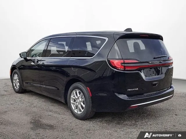 Chrysler Pacifica 2027 photo 3
