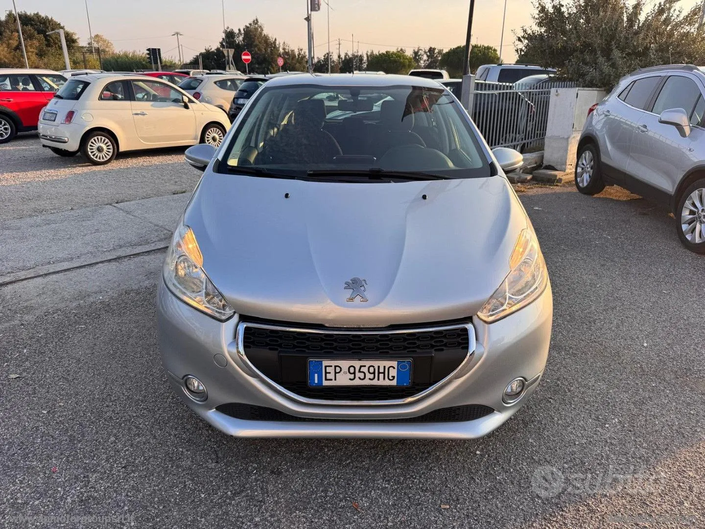 Peugeot 208 2012 photo 3