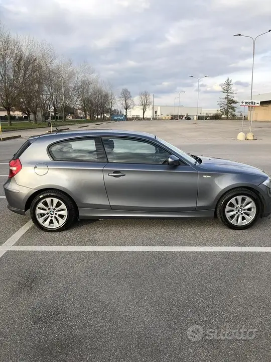 BMW 118D 2010 photo 3