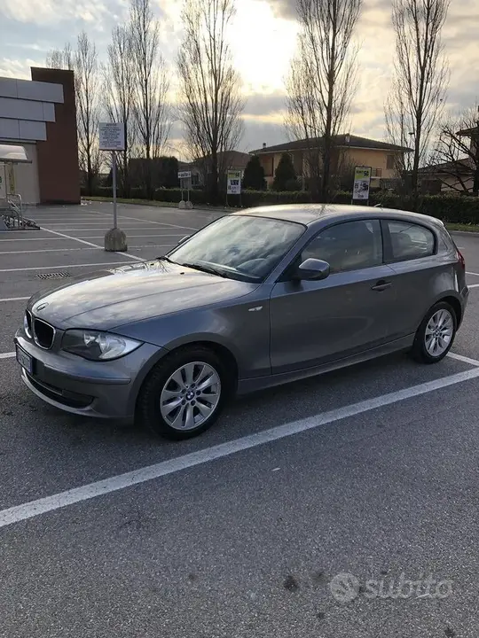 BMW 118D 2010 photo 2