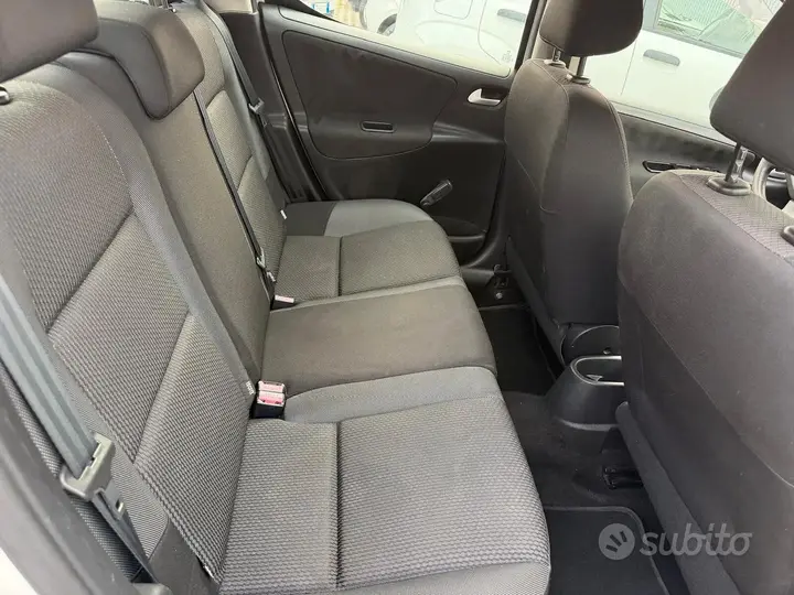 Peugeot 207 2012 photo 5