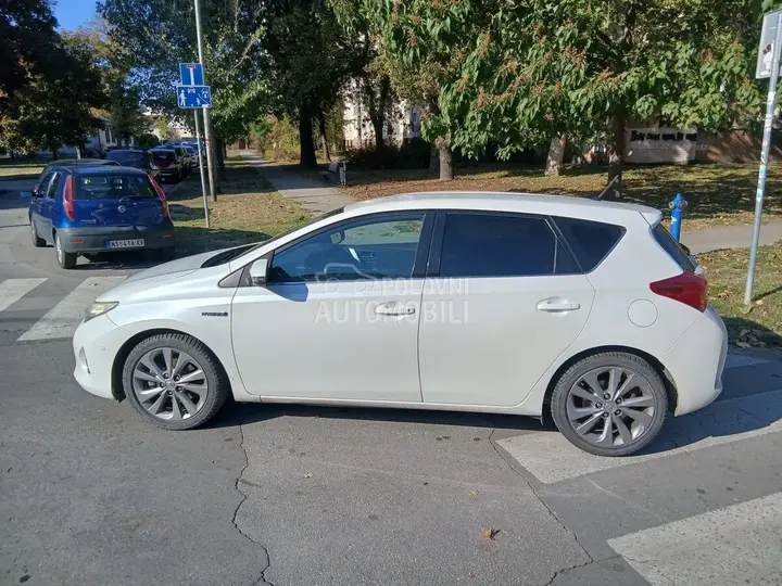 Toyota Auris 2014 photo 2