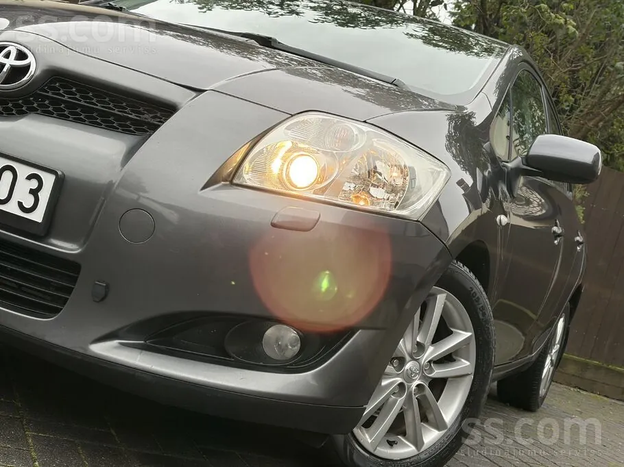 Toyota Auris 2009 photo 2