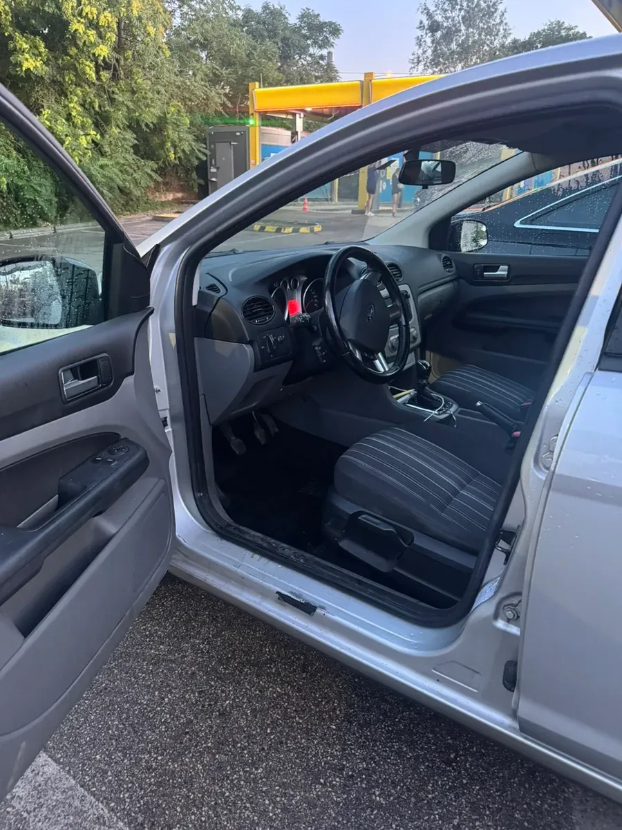 Ford Focus 2008 photo 2