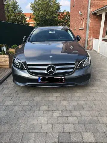 Mercedes-Benz E200