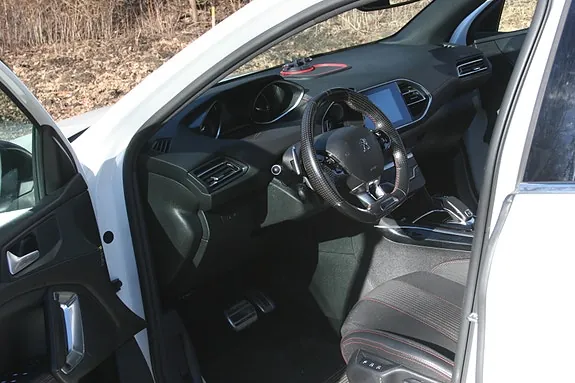 Peugeot 308 2020 photo 2