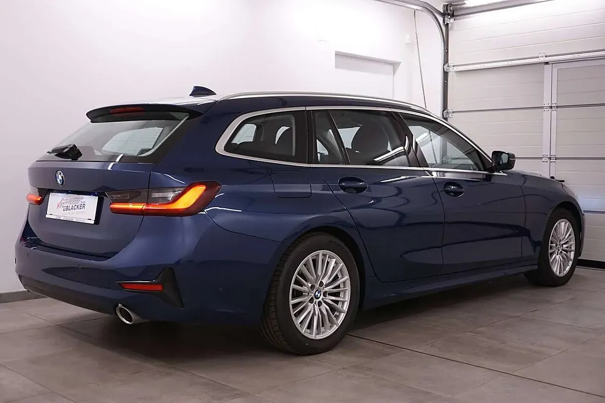 BMW 3 Series 2022 photo 2