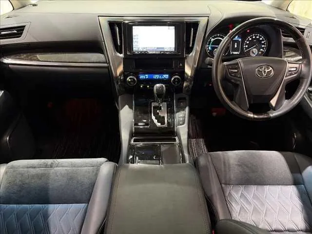 Toyota Verfia Hybrid Zr 2015 photo 3
