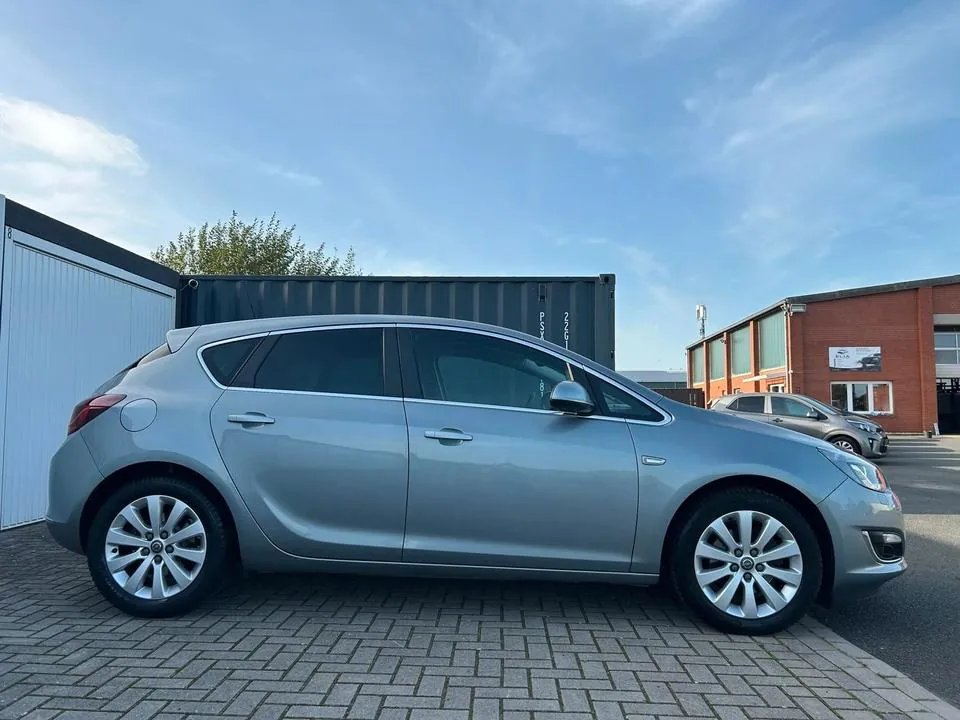 Opel Astra J