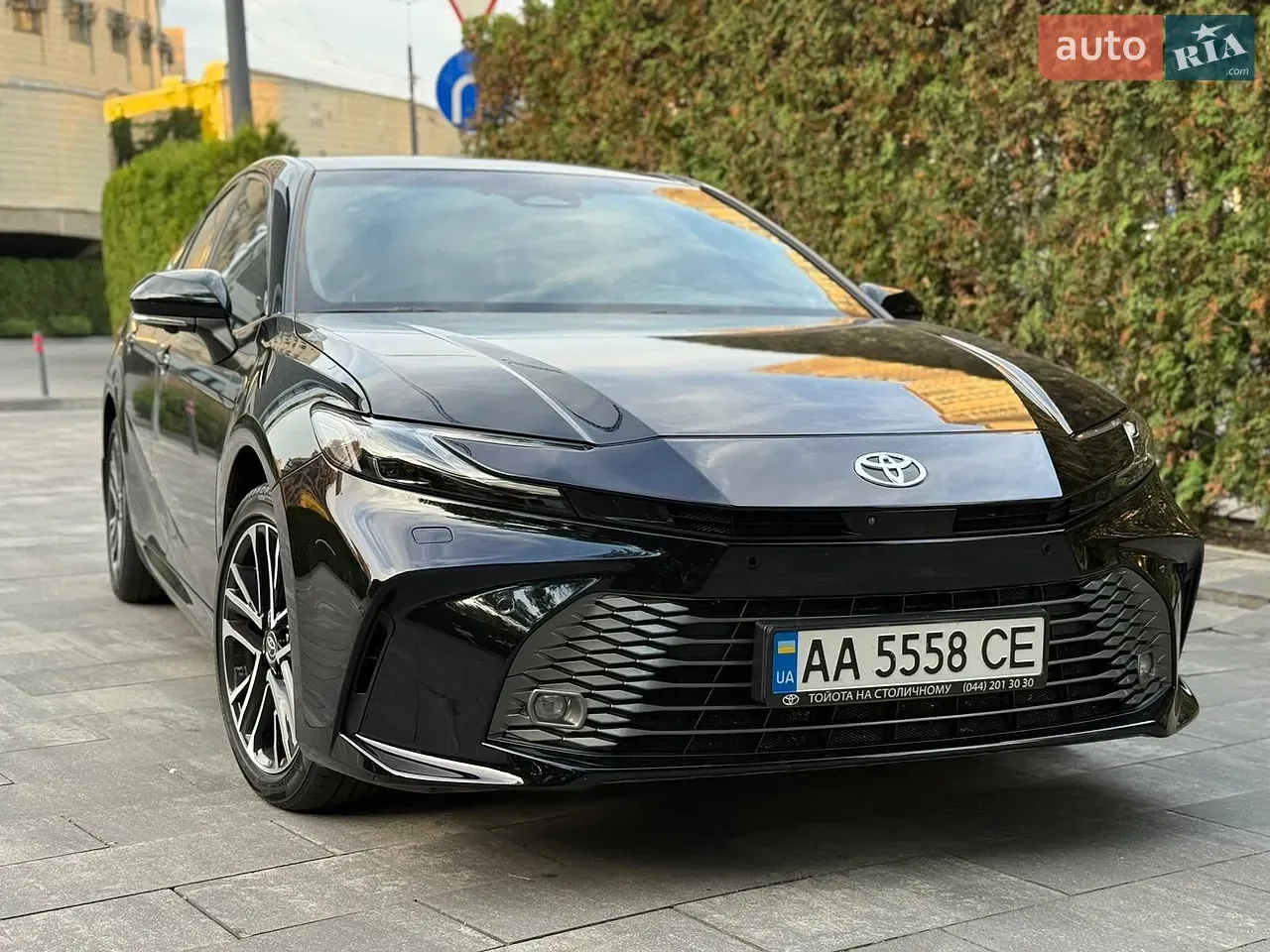 Toyota Camry 2024 photo 2
