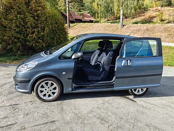Peugeot 1007 2006 photo 2