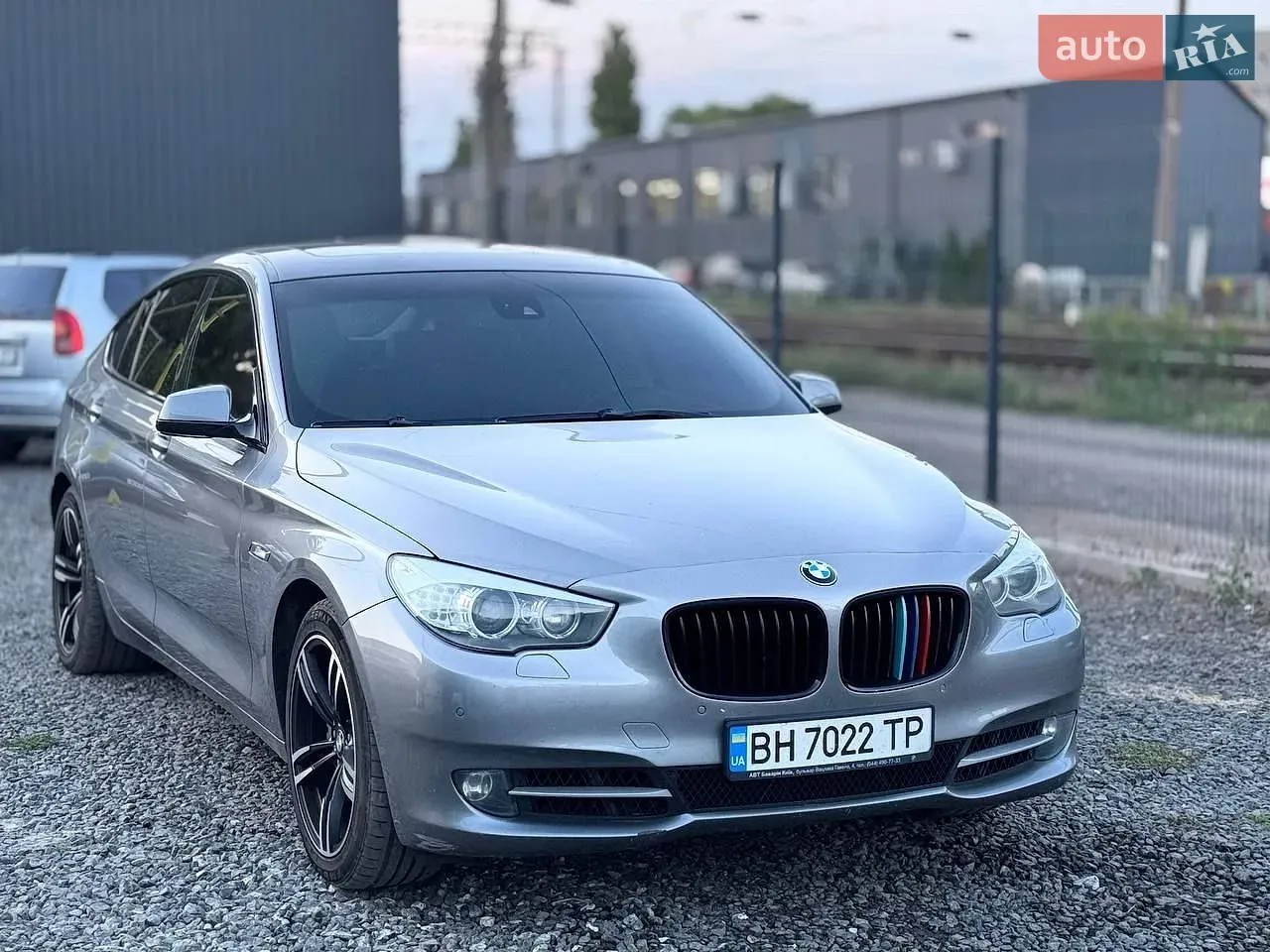 BMW 5 Series 2010 photo 2