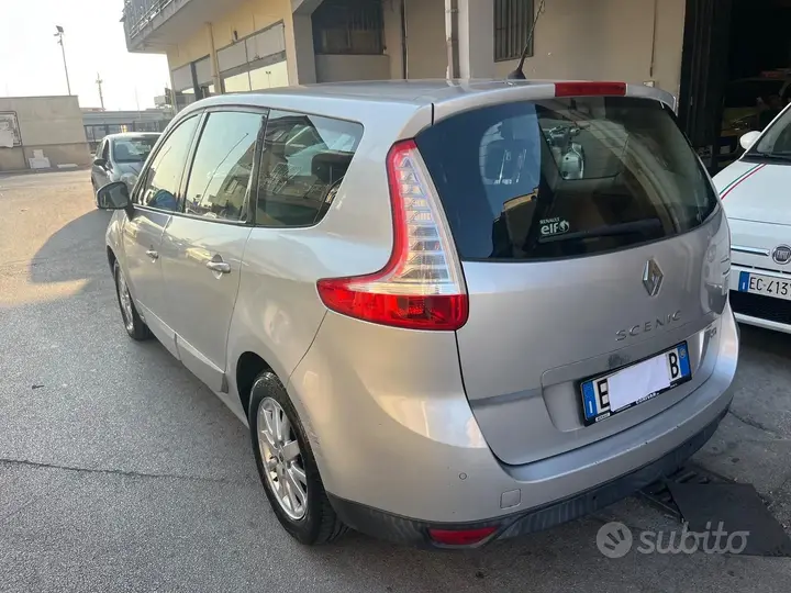 Renault Scenic 2011 photo 5