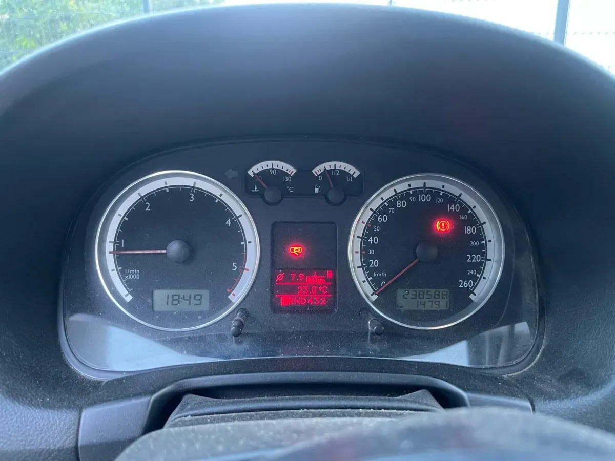 Volkswagen Bora 2004 photo 2