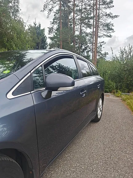 Toyota Avensis 2011 photo 2