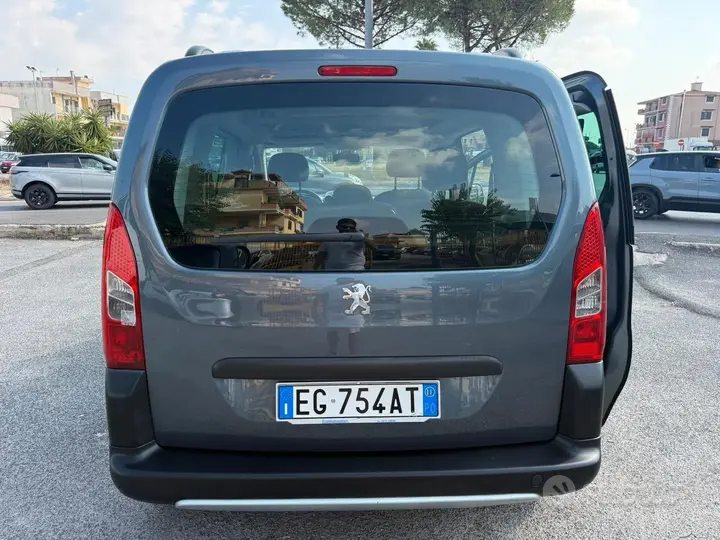 Peugeot Partner 2011 photo 4