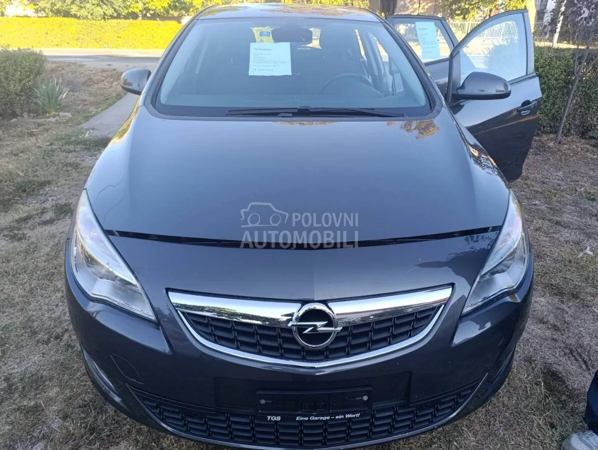 Opel Astra 2012 photo 3