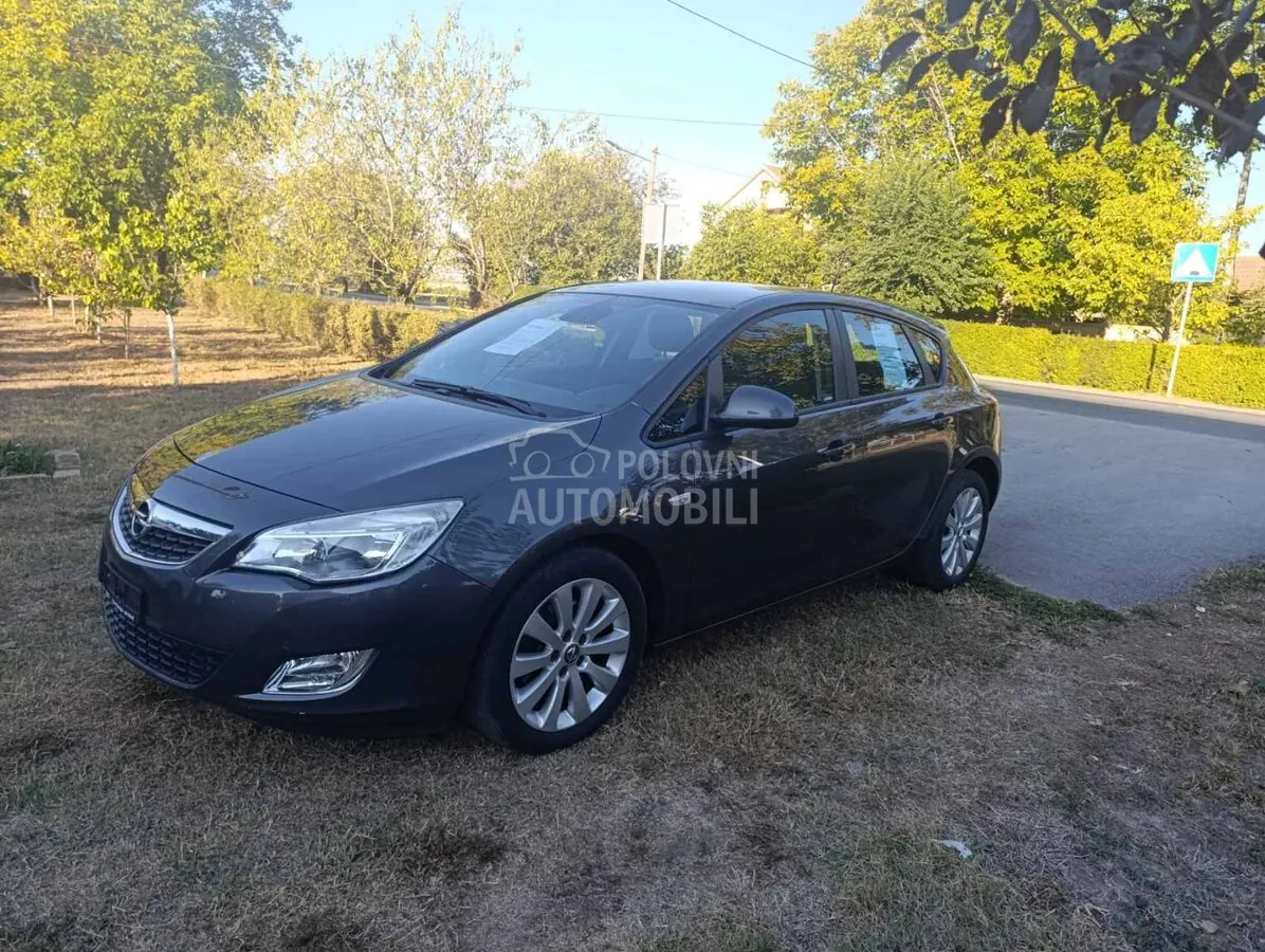Opel Astra 2012 photo 2