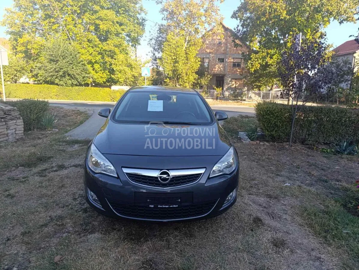 Opel Astra 2012 photo 4
