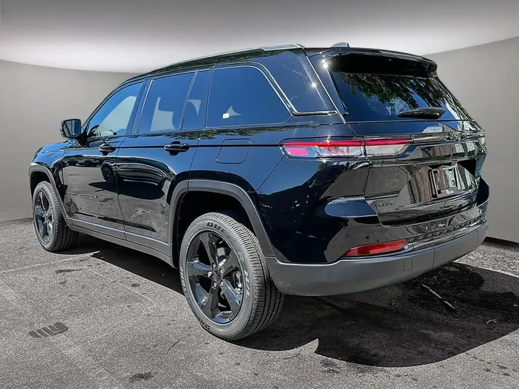 Jeep Grand Cherokee 2026 photo 3