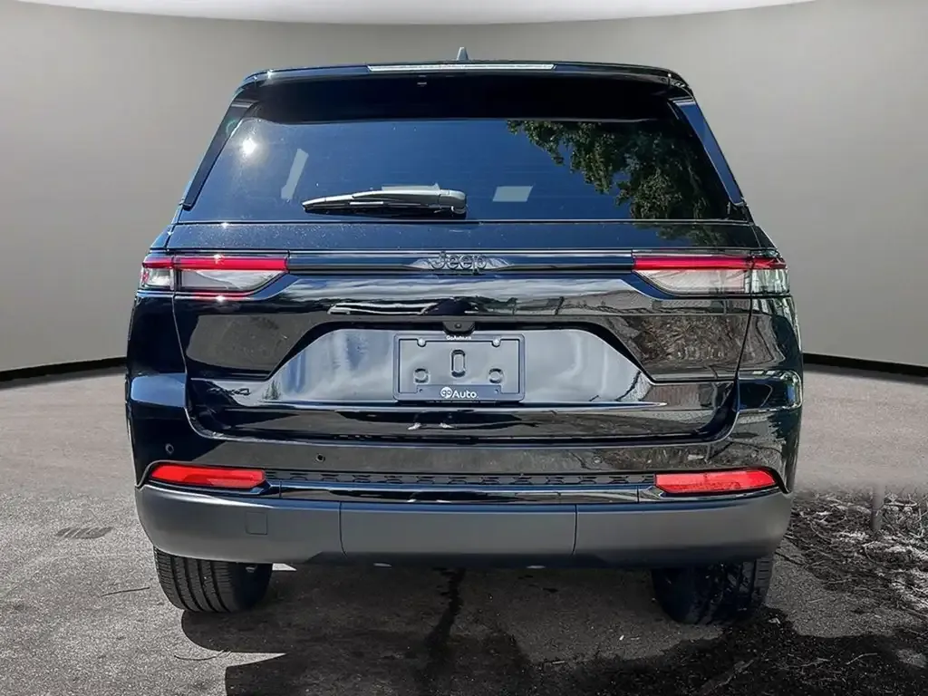 Jeep Grand Cherokee 2026 photo 4