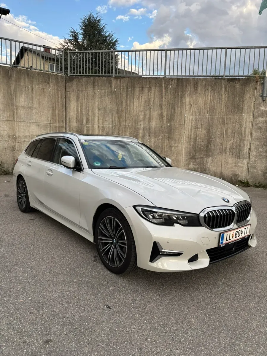 BMW 3 Series 2020 photo 3