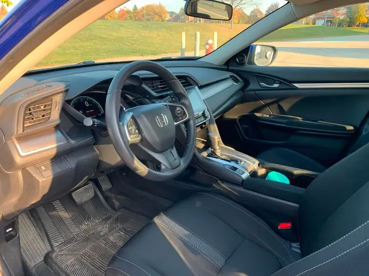 Honda Civic 2018 photo 2