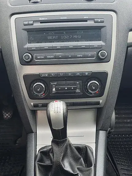 Skoda Octavia 2009 photo 3