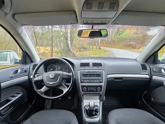Skoda Octavia 2009 photo 2