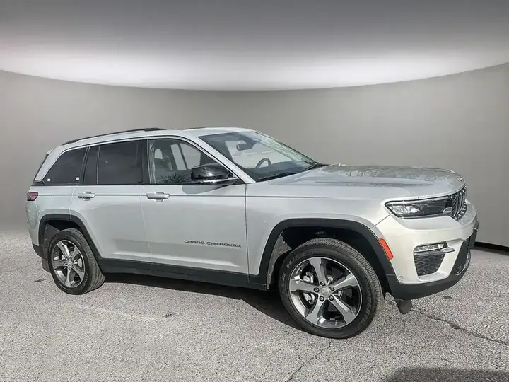 Jeep Grand Cherokee 2023 photo 3