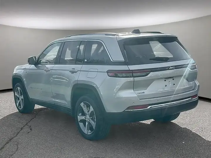 Jeep Grand Cherokee 2023 photo 4