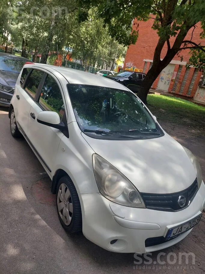 Nissan Note 2012 photo 4