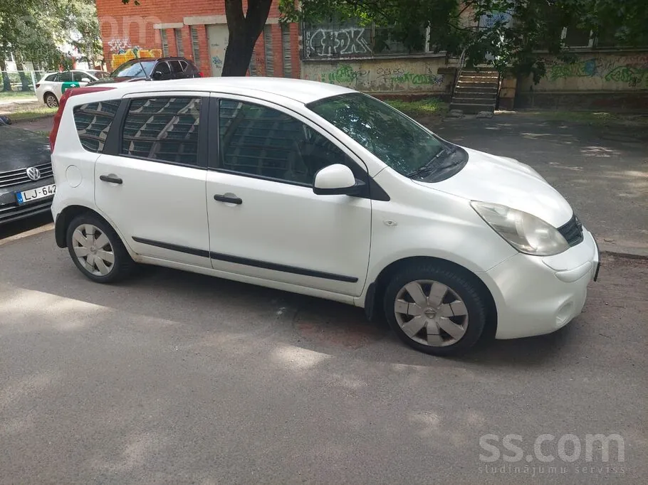 Nissan Note 2012 photo 2