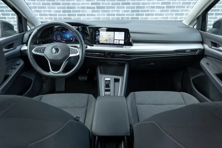 Volkswagen Golf 2023 photo 2